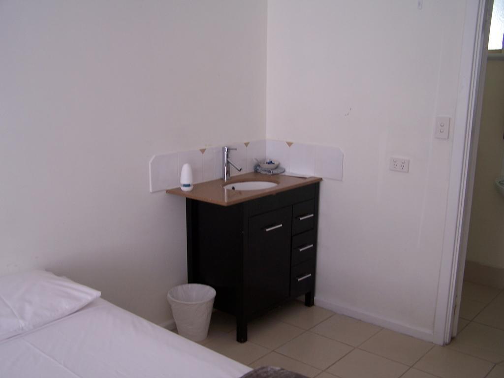Restawile Motel Басселтон Экстерьер фото